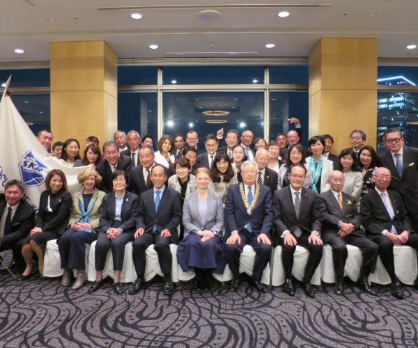 SKÅL International Tokyo donate Yen 500,000 to Ukraine