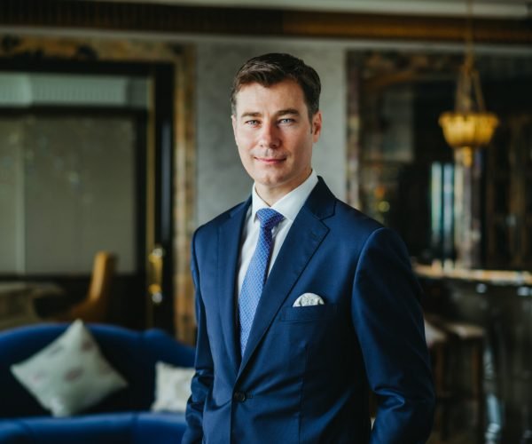 The St. Regis Singapore welcomes Allen Howden as general manager