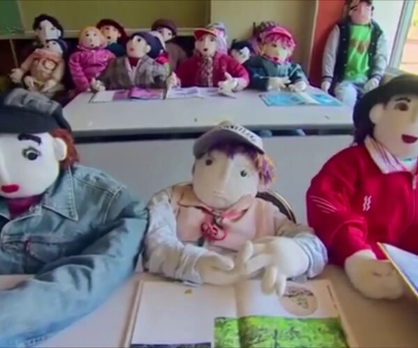 Travel guide to the creepy village of Nagoro in Japan